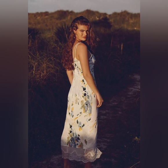 ❤️HP❤️ NWT Size 14 - By Anthropologie Lace Button-Front Slip Dress - Picture 3 of 16